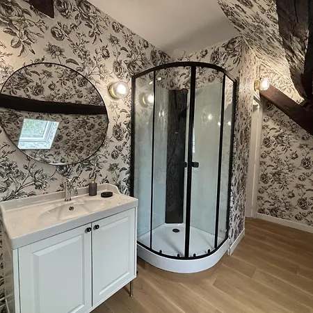 Spacieux A Chantelle, Animaux Admis - Fr-1-489-632 Apartment